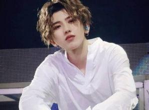 娱乐吃瓜酱蔡徐坤,从偶像到流量王，娱乐吃瓜酱带你揭秘他的成长之路